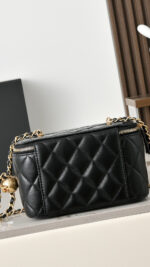 CHANEL - Image 3