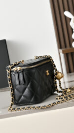 CHANEL - Image 2