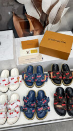 LOUIS VUITTON - Image 7